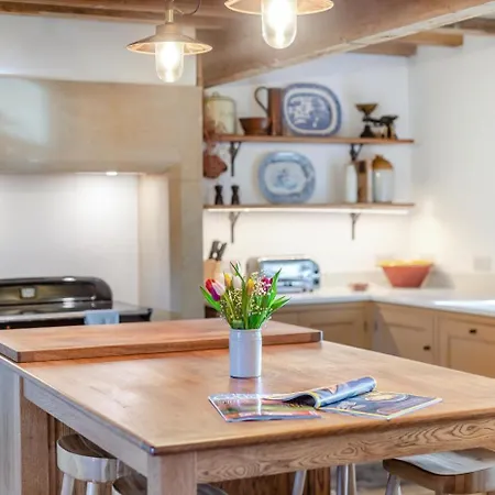4 Bed In Oc-h30773 Vakantiehuis