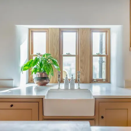 4 Bed In Oc-h30773 *