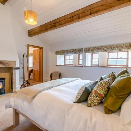 4 Bed In Oc-h30773 Vakantiehuis Cowling